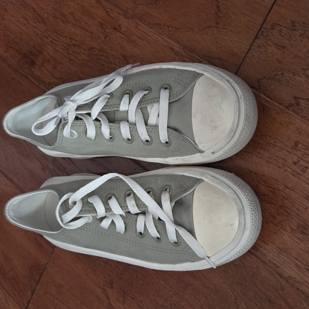 Converse Platform Sneaker 8.5 Womens